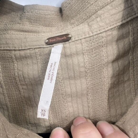 Free‎ People Tammy Button down Tan Size XS Crinkle Smocked Top Collared - Picture 5 of 11